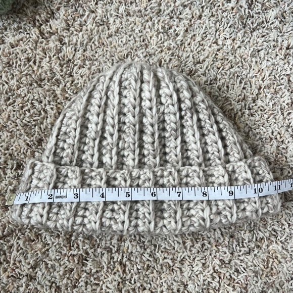 Handmade Beige and Cream Wool Beanie - Picture 5 of 5